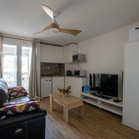 Reves De Parking Prive Apartment *