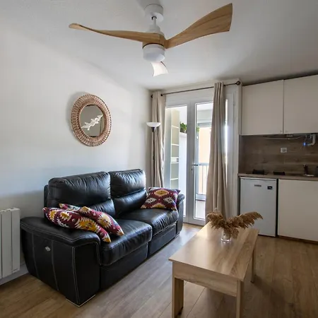 Reves De Parking Prive Apartment *